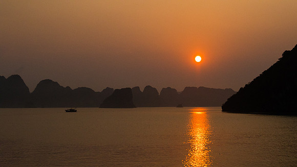 Smokey sunset on Ha Long Bay