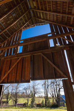 Barn at Busby Cellars near Placerville, looking out