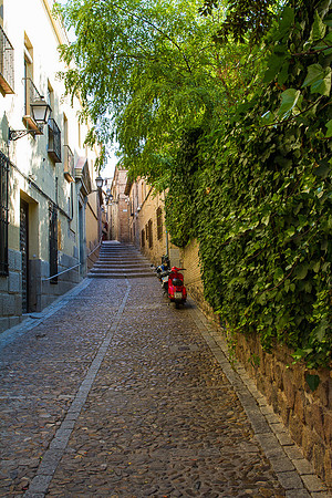 Red Vespa in toledo