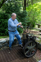 Opening sluice gate