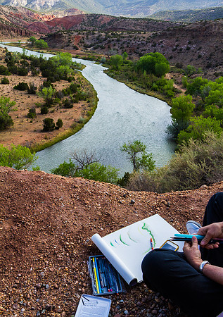 Artist at Rio Chama overlook 1, Abiquiu NM