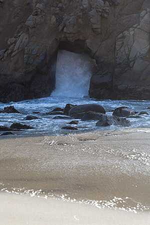 Single Arch Sea Tunnel at Pfeiffer Beach 2