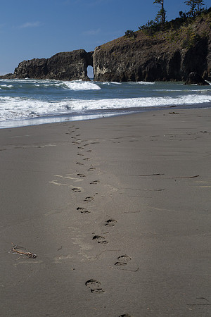 Foot prints to sea arch