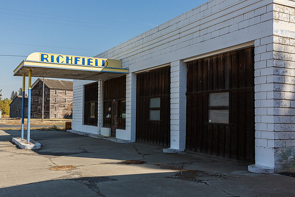 Abanonded gas station, Oakesdale