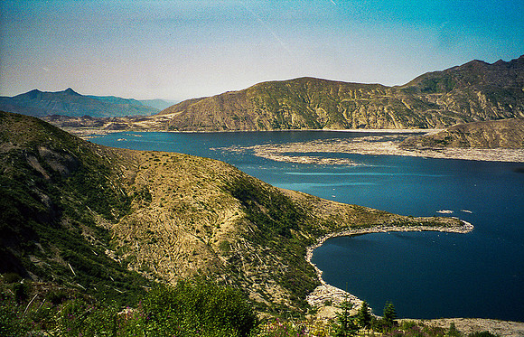 Dpiorit Lake - Mt. St,. Helens