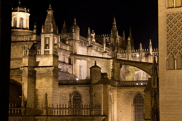 Cathederal de Sevilla at night