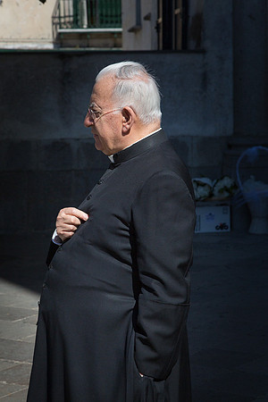 Duomo Ravello Priest