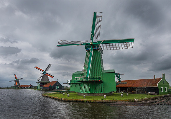 Three Zaanse Schans windmills on the banks of the Zaan river