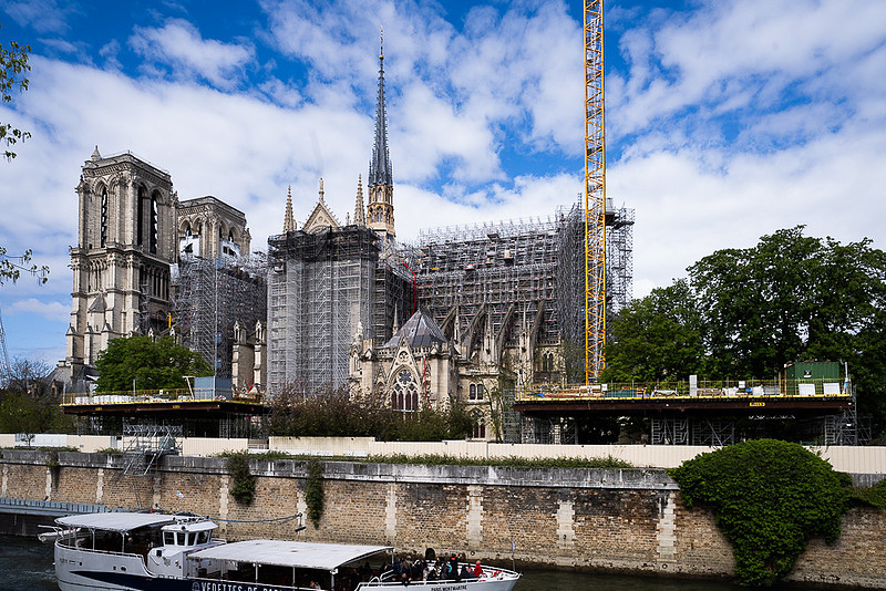 Notre Daem Paris viewing plaza