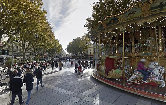 11 Avignon Central Plaza 2